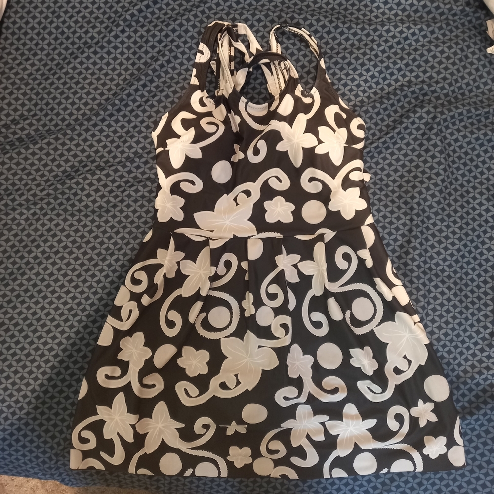 Black and White Swim Dress withAttached Shorts Size Medium